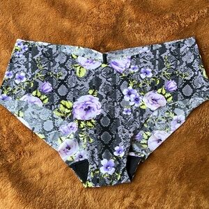 Victoria’s Secret snake floral print cheekster size M BNWOT